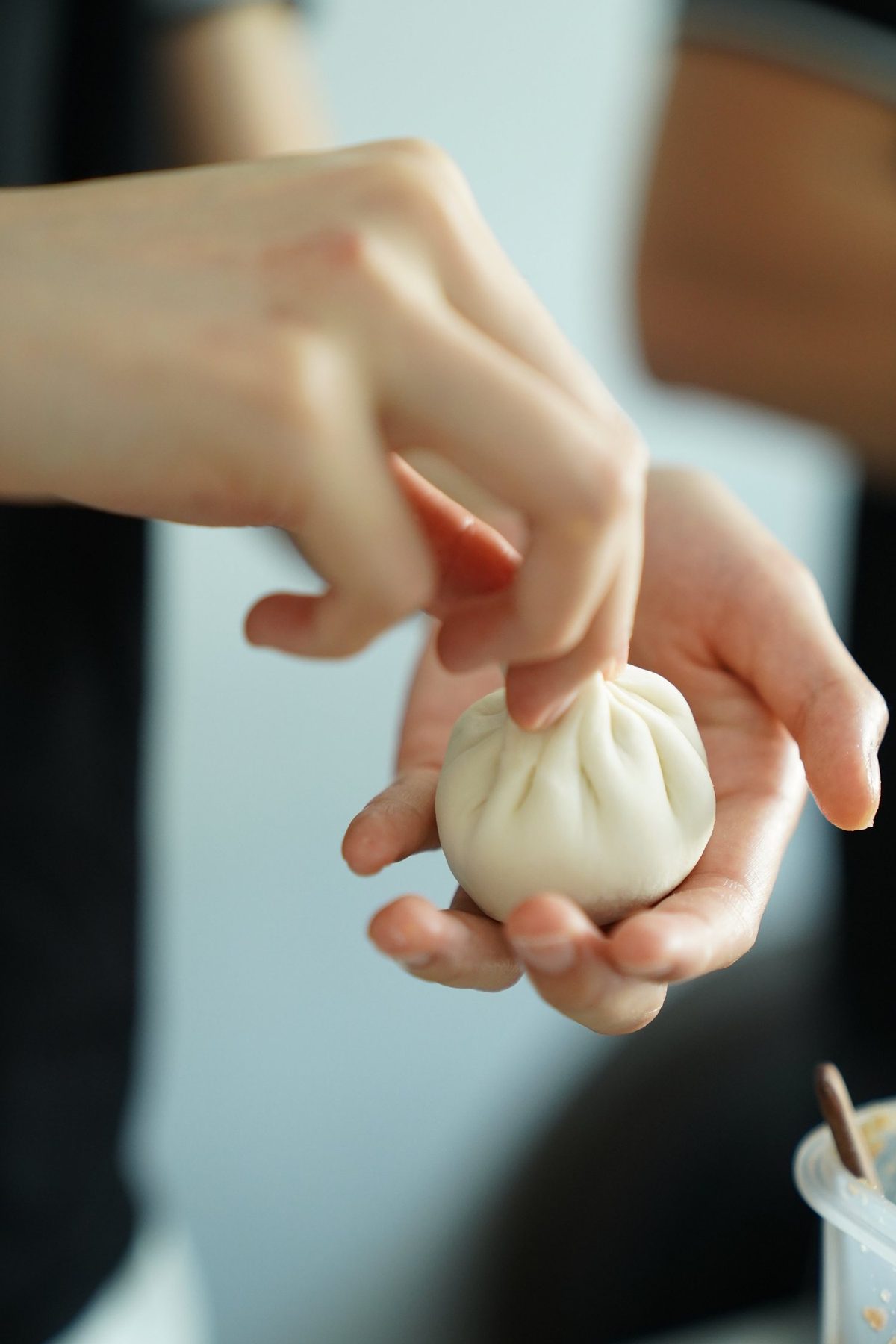 Chiếc Bánh Bao Và Hành Trình Của Sự Tận Tâm